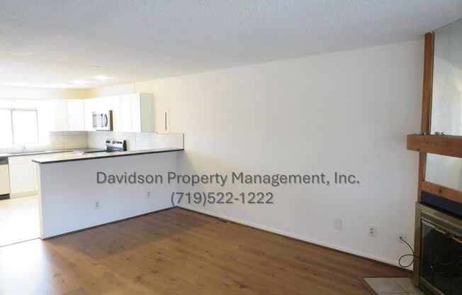 Cozy 2 Bedroom Condo in Rockrimmon