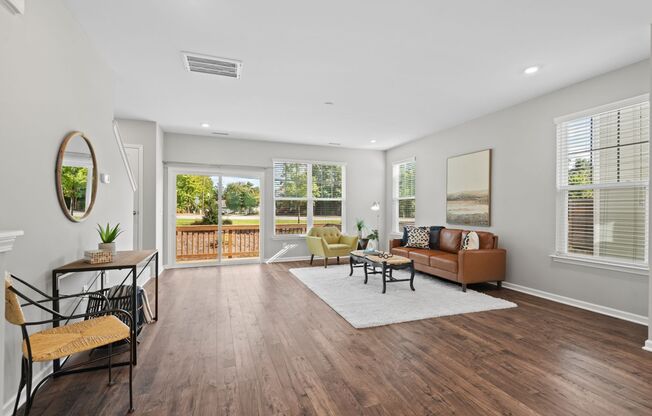 Spacious 4-Bed Home! Modern Kitchen, High Ceilings, Dual Primaries, Laundry Room, Pet Friendly!