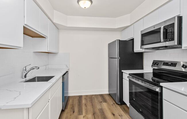 3 beds, 2 baths, $3,695, Unit 602