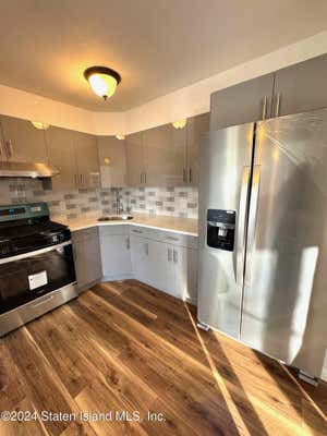 3 beds, 1 bath, 2,920 sqft, $2,600