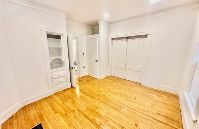 2 beds, 1 bath, $2,600, Unit 1