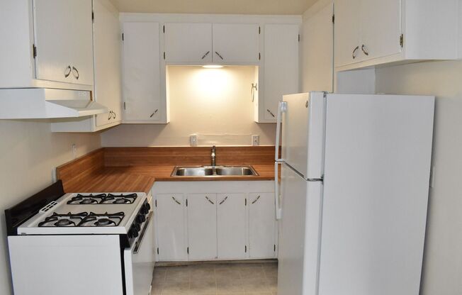 1 bed, 1 bath, 792 sqft, $1,650, Unit B