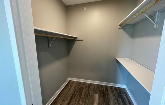 Studio, 1 bath, 550 sqft, $1,005, Unit 303