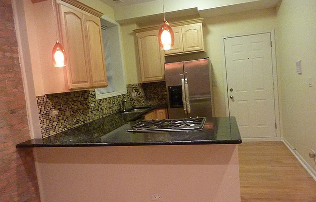 MODERN 2 BED/1BATH WITH GARAGE PARKING INCLUDED!