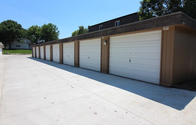 2 beds, 1 bath, 799 sqft, $1,045