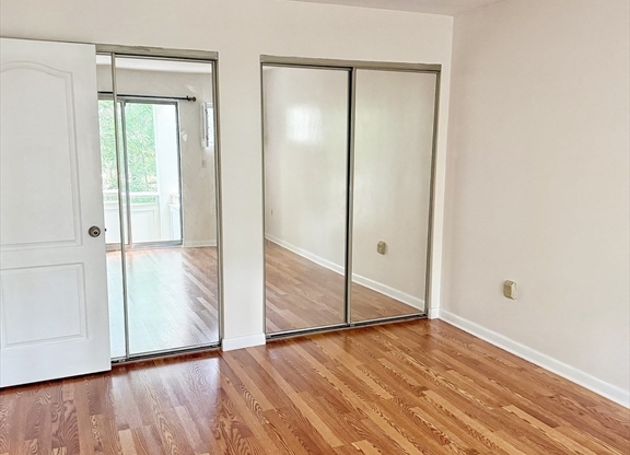 2 beds, 1.5 baths, 980 sqft, $2,595, Unit A104