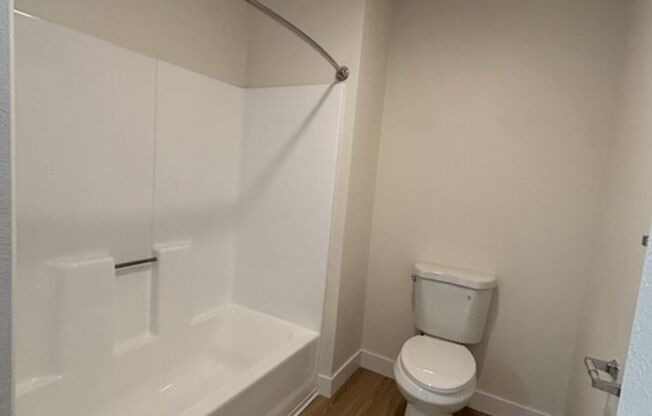2 beds, 1 bath, 850 sqft, $2,200, Unit 6