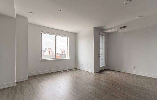 1 bed, 1 bath, 818 sqft, $1,675, Unit Unit 310