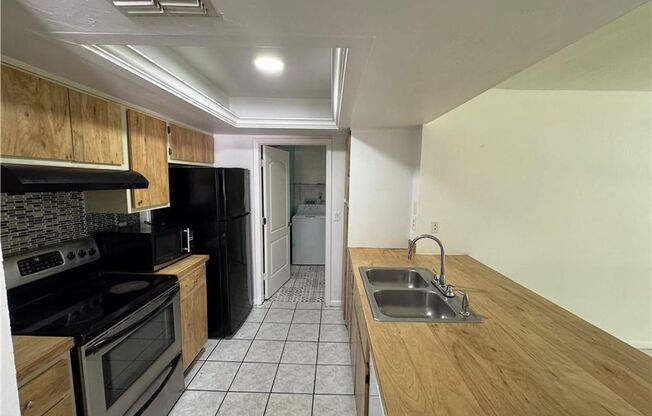 Spacious duplex 3-bedroom, 2-bathroom located in a quiet residential neighborhood of Cape Coral.