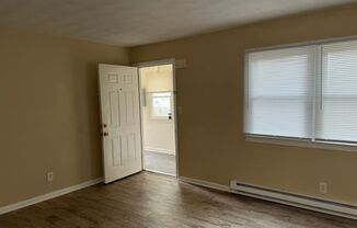 1 bed, 1 bath, 640 sqft, $1,000, Unit 148 W. Balview Ave Apt 2