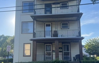 3 beds, 1 bath, 1,200 sqft, $2,600, Unit 3