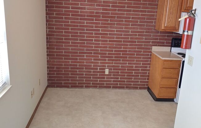 2 beds, 1 bath, 672 sqft, $930, Unit 1219-13