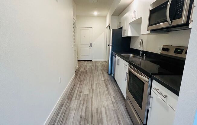 Studio, 1 bath, 620 sqft, $2,050, Unit 406