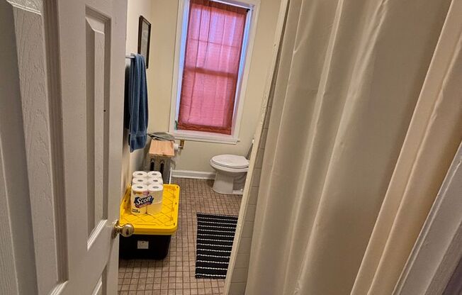 2 beds, 1 bath, 1,000 sqft, $1,295, Unit 19