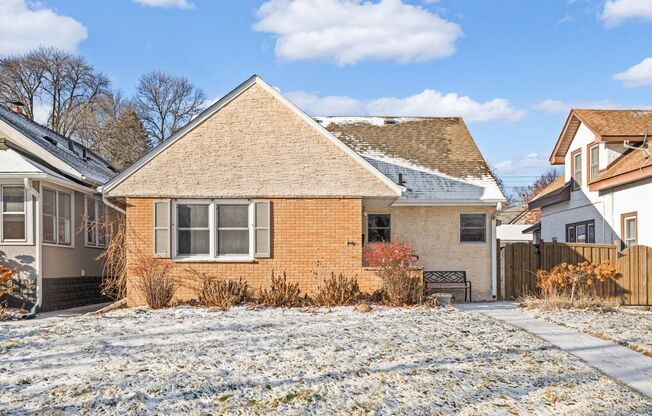 Available 1/1/2025: Charming 4-Bedroom, 3-Bath Home in NE Minneapolis!