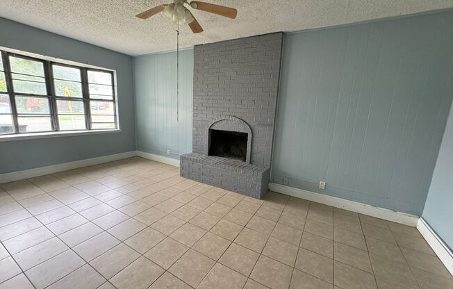 3 beds, 2 baths, $1,350