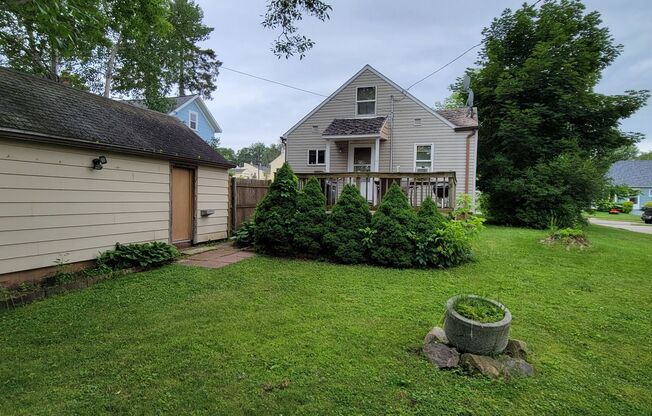 Single Family Home In Wausau! Deposit Special : half off deposit with a signed lease!