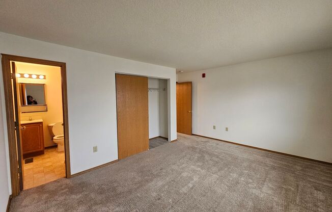 2 beds, 1.5 baths, 963 sqft, $1,240, Unit T-07