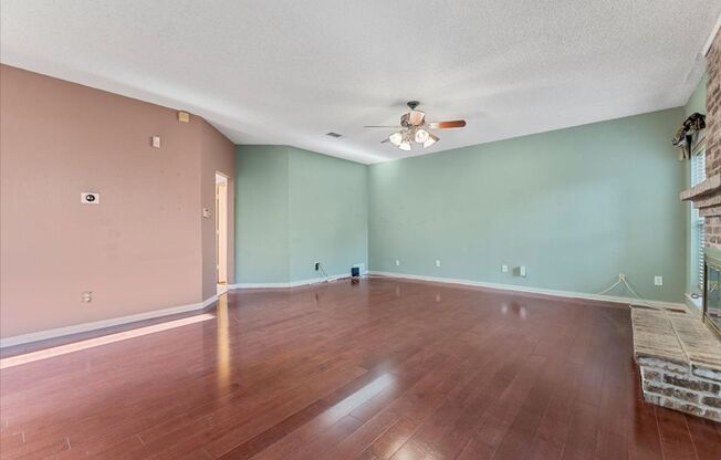 Move in ready! 3-bed 3-bath 3099 sqft 2-story cul-de-sac located in the desirable Harvestwood subdivision!!!