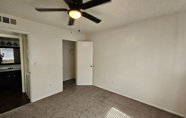 2 beds, 1 bath, 880 sqft, $1,195, Unit 208