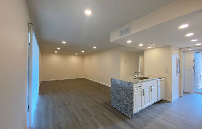 NEWLY RENOVATED 2 BED 2 BATH CONDO NEAR UCF and FULLSAIL UNIVERSITY