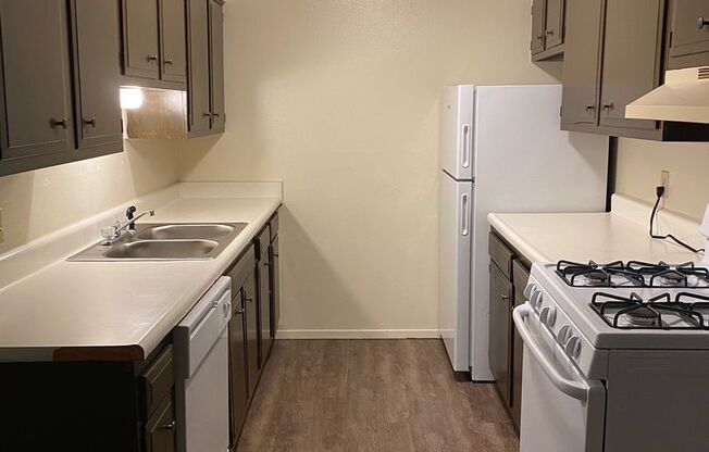 ALL BILLS PAID- 2 BEDROOM 1 BATH WOODHAVEN APARTMENTS!!