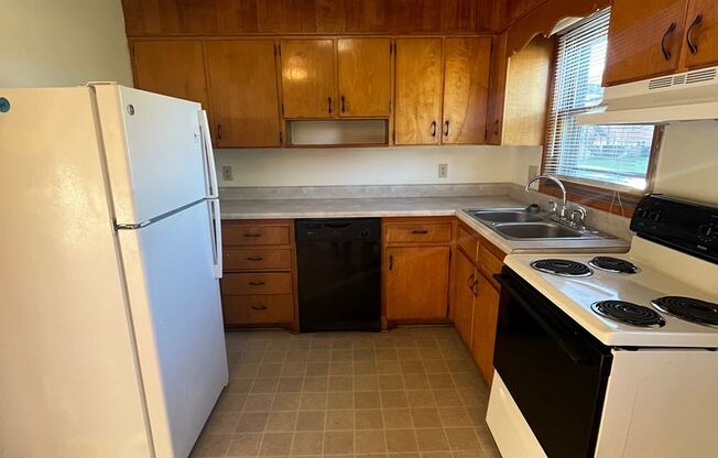 2 beds, 1 bath, 903 sqft, $1,240, Unit G-2