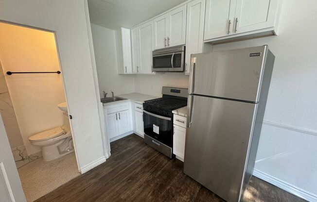 Studio, 1 bath, 300 sqft, $1,745, Unit 485-1