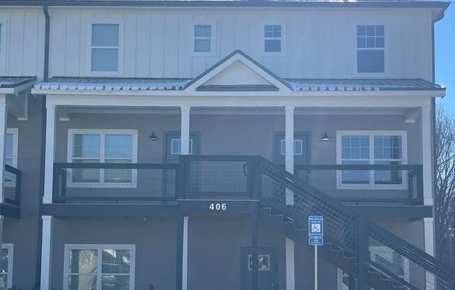 3 beds, 3 baths, 1,400 sqft, $970, Unit 406 Minter Way-100 - A