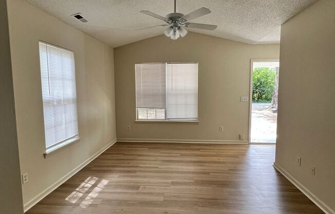 3 Bedroom 2 Bath House (Lawncare INCLUDED!)