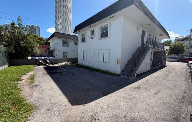 401 Sw 5 St.
