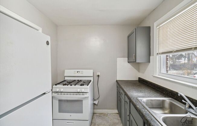 2 beds, 1 bath, $1,050