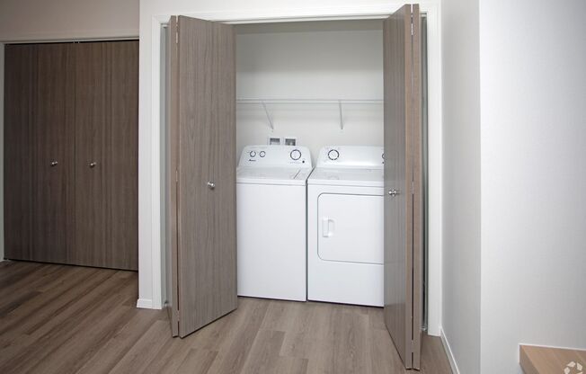 3 beds, 2 baths, 1,378 sqft, $1,915, Unit 337
