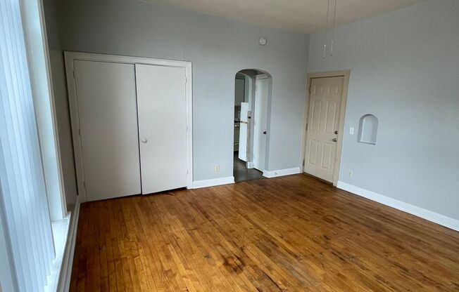 Studio, 1 bath, $550, Unit Apart #35