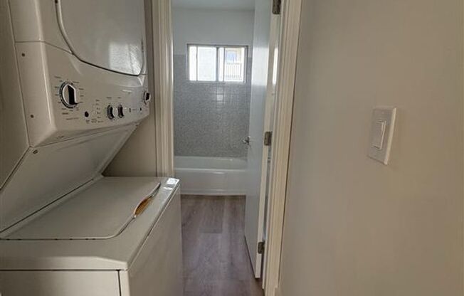 Studio, 1 bath, 900 sqft, $2,195, Unit 2727 Abbot Kinney Apt 1