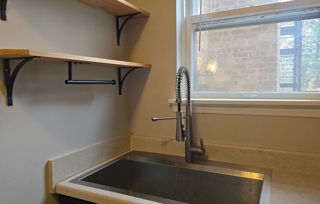 1 bed, 1 bath, $925, Unit 106