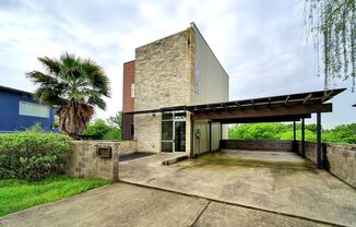 Ultra-Modern Home in Agave – Designer Finishes & Massive Yard