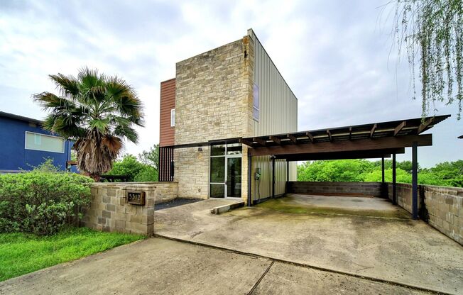 Ultra-Modern Home in Agave – Designer Finishes & Massive Yard