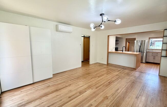 3BD/2BA SE Portland Gem featuring Spacious Backyard & Updated Interiors