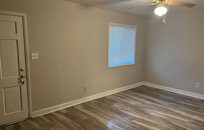 Studio, 1 bath, 475 sqft, $929, Unit 11