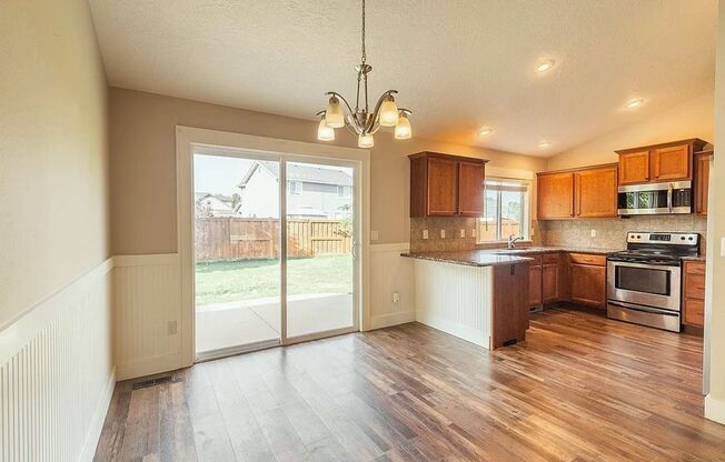 Beautiful 3 bed 2 bath Meridian home in the Lochsa Falls Sub just off Chinden and Linder.