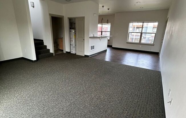 3 beds, 1.5 baths, 1,370 sqft, $1,900, Unit 2440-4