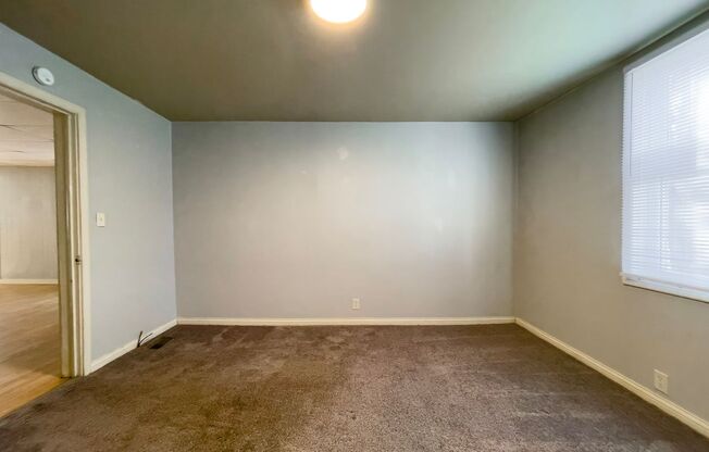 3 beds, 1.5 baths, 1,456 sqft, $1,200, Unit Apt 01