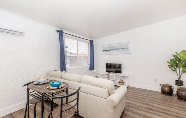 Studio, 1 bath, 324 sqft, $725
