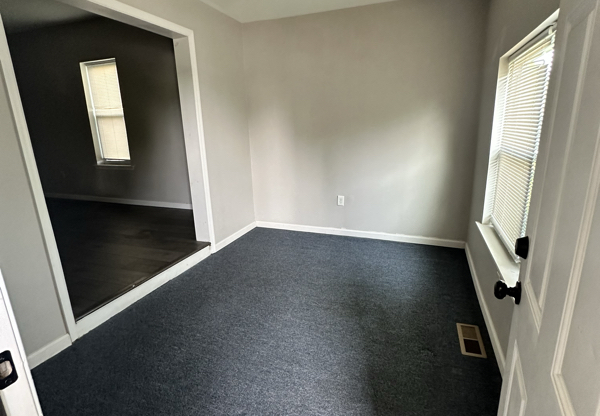 219 W CHESTER PIKE