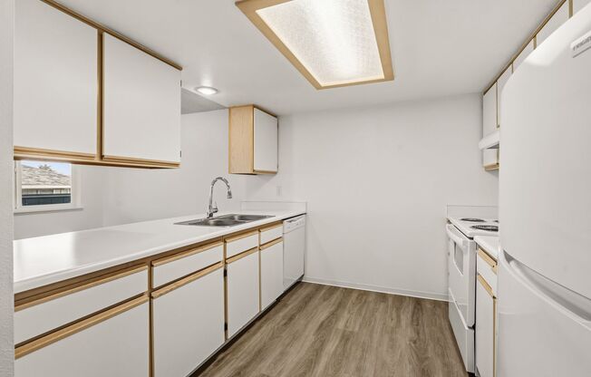 2 beds, 2 baths, 1,000 sqft, $1,450, Unit 30