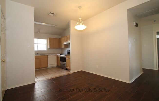 3 beds, 2 baths, $1,325