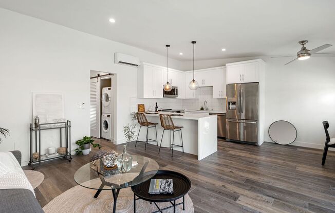2 beds, 2 baths, 880 sqft, $3,995, Unit O