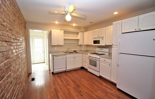 Spacious Riverside 3bd/2.5ba home CAC and off-street parking! Available now