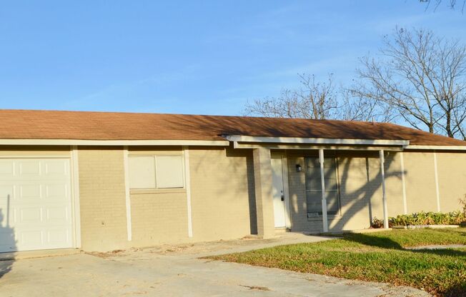 Remodeled 3 bed 2 bath home off Nacogdoches!